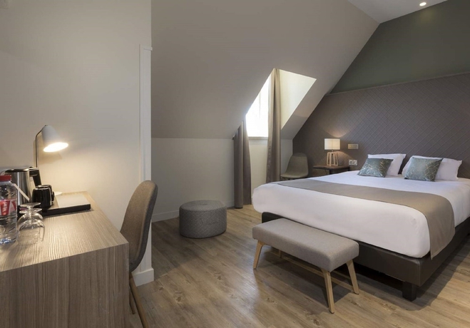 Imagen de la habitación del Hotel Aux Vieux Remparts, The Originals Relais (relais Du Silence). Foto 18