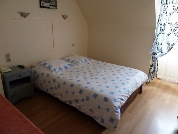 Imagen de la habitación del Hotel Aux deux clefs, Marmoutier. Foto 4