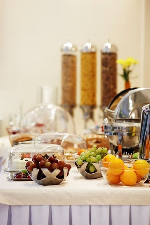 Imagen del bar/restaurante del Hotel Ava and Suites. Foto 2