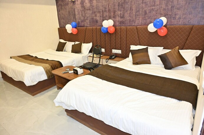 Imagen de la habitación del Hotel Avadh Palace. Foto 21