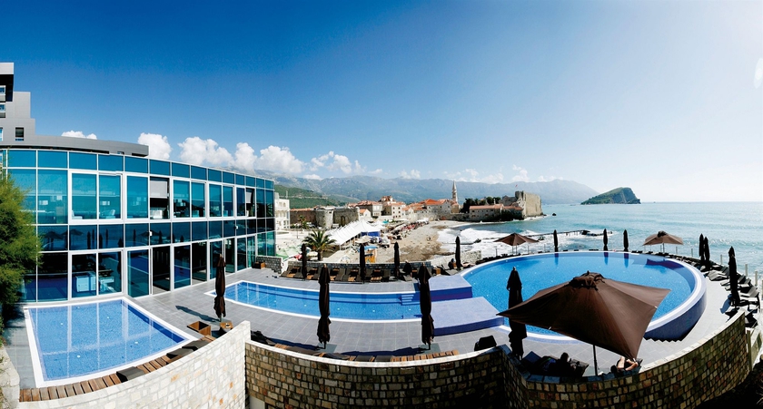 Imagen de la piscina del Hotel Avala Resort and Villas. Foto 16