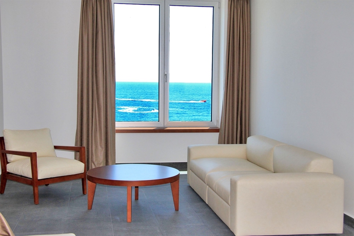 Imagen de los interiores del Hotel Avala Resort and Villas. Foto 11