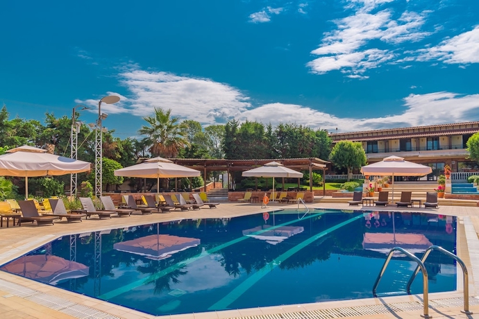Imagen de la piscina del Hotel Avalon Airport Thessaloniki. Foto 15