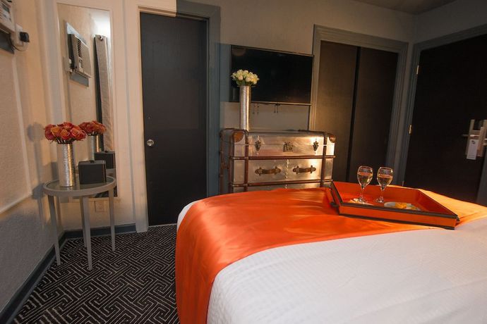 Imagen del bar/restaurante del Hotel Avalon Downtown St. Petersburg. Foto 3