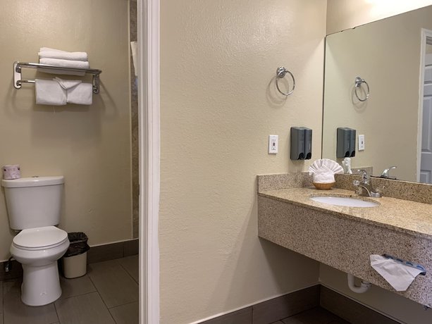 Imagen de la habitación del Hotel Avalon Inn Downtown Morro Bay. Foto 6