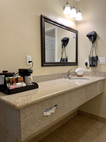 Imagen de la habitación del Hotel Avalon Inn Downtown Morro Bay. Foto 19