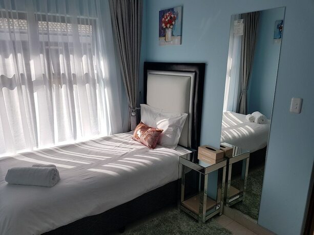 Imagen de la habitación del Hotel Avalon Lodge. Foto 12