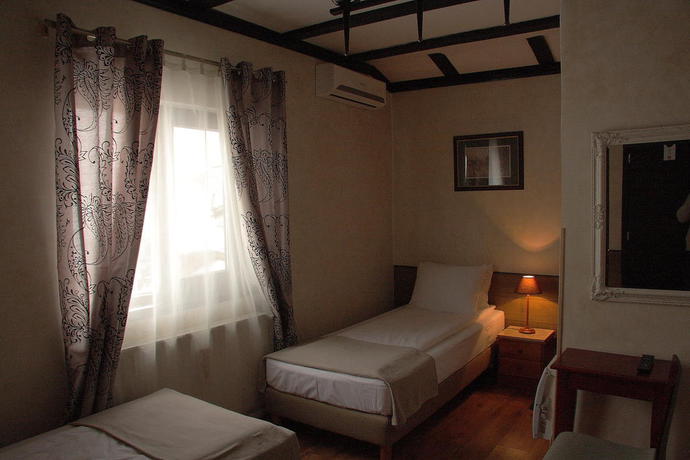 Imagen de la habitación del Hotel Avalon, Oradea. Foto 6