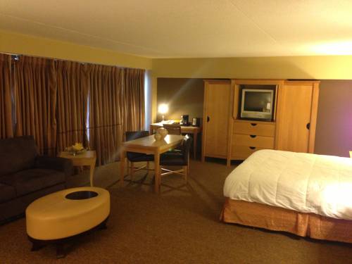 Imagen de la habitación del Hotel Avalon and Conference Center. Foto 5