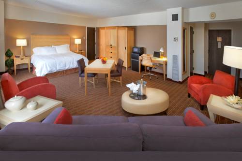 Imagen de la habitación del Hotel Avalon and Conference Center. Foto 10