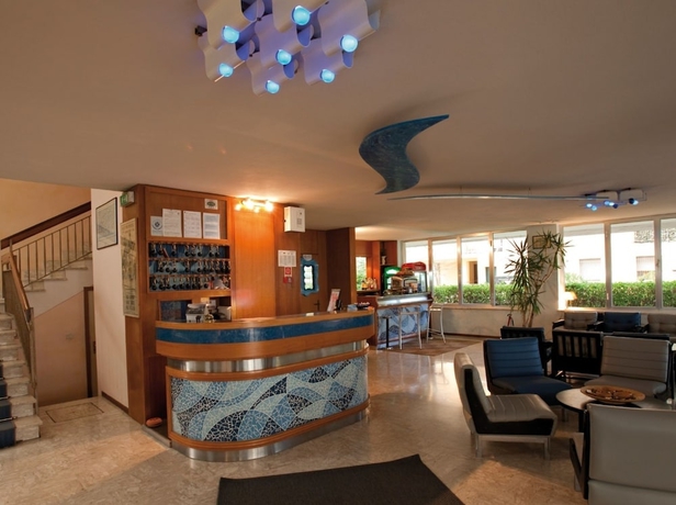 Imagen de los interiores del Hotel Avana. Foto 16