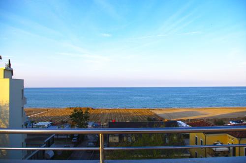 Imagen general del Hotel Avana Fronte Mare. Foto 5