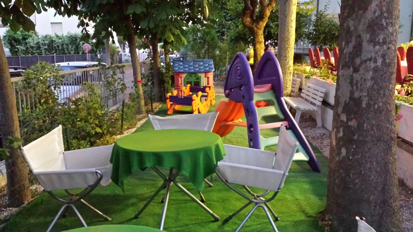 Imagen de los exteriores del Hotel Avana Mare. Foto 7