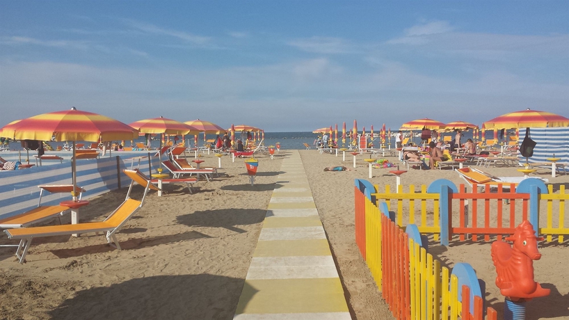 Imagen de los exteriores del Hotel Avana Mare. Foto 10