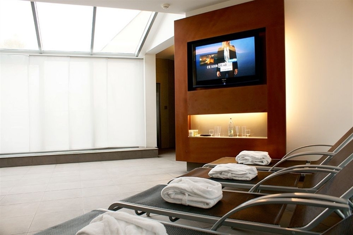 Imagen de la piscina del Hotel Avance. Foto 14