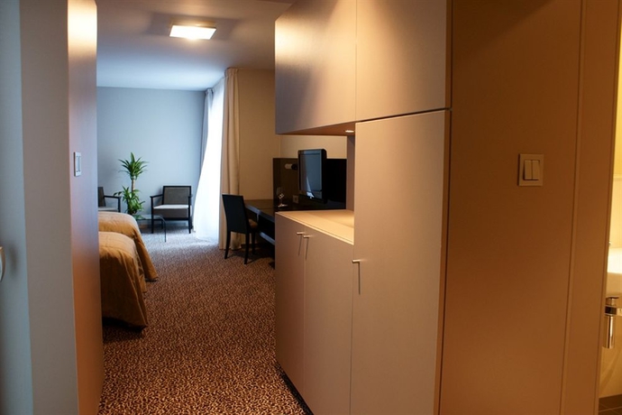 Imagen de la habitación del Hotel Avance. Foto 6