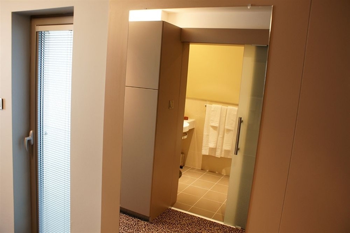 Imagen de la habitación del Hotel Avance. Foto 7