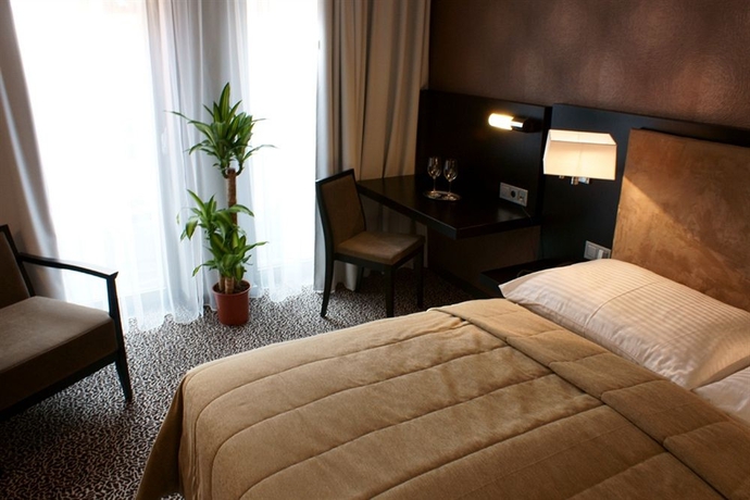 Imagen de la habitación del Hotel Avance. Foto 9