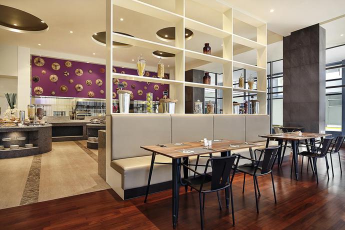 Imagen del bar/restaurante del Hotel Avangio Kota Kinabalu. Foto 2