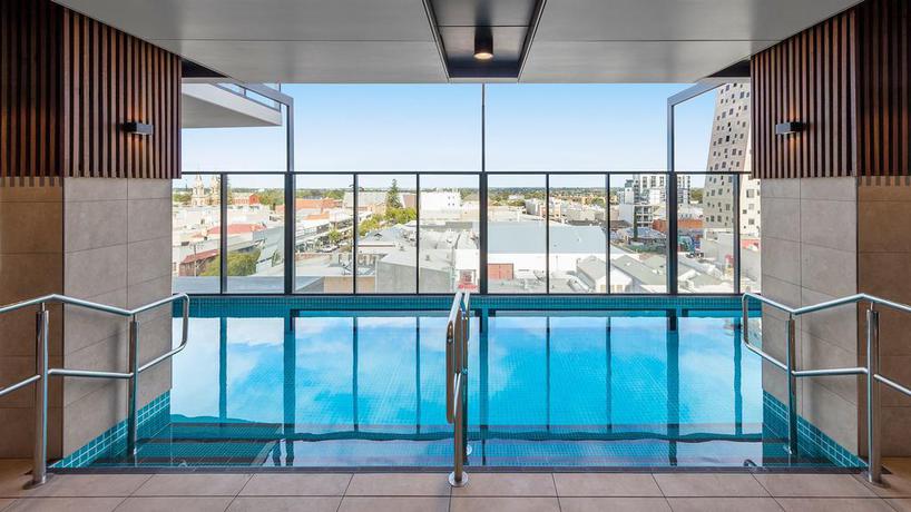 Imagen de la piscina del Hotel Avani Adelaide Residences. Foto 19