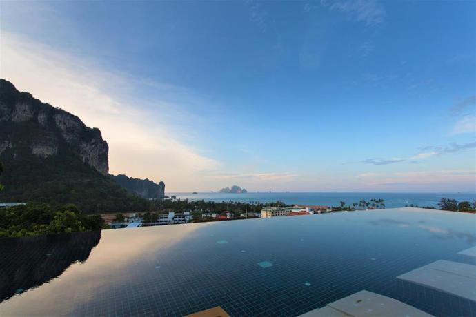 Imagen de la piscina del Hotel Avani Ao Nang Cliff Krabi Resort. Foto 25