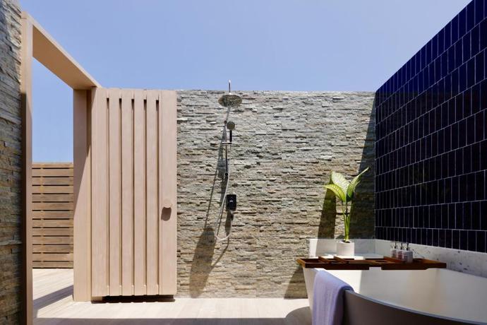 Imagen de la habitación del Hotel Avani+ Fares Maldives Resort. Foto 17