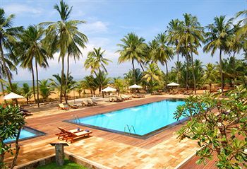 Imagen de la piscina del Hotel Avani Kalutara Resort. Foto 16