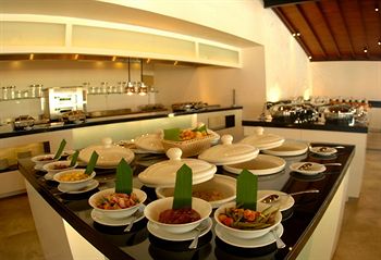 Imagen del bar/restaurante del Hotel Avani Kalutara Resort. Foto 3