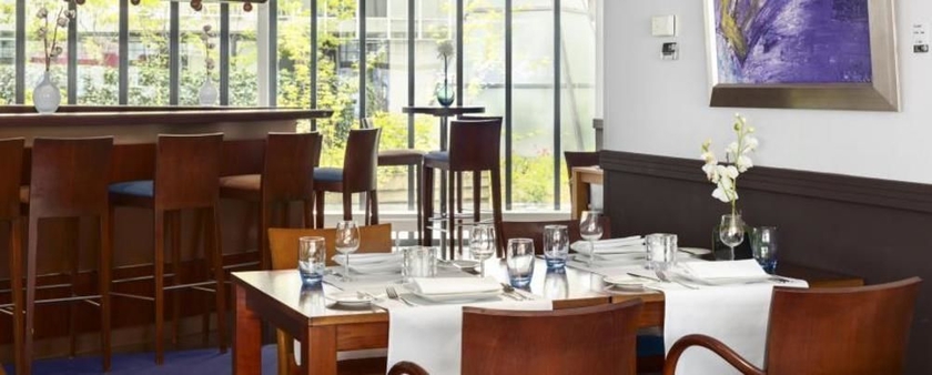 Imagen del bar/restaurante del Hotel Avani Museum Quarter Amsterdam. Foto 2