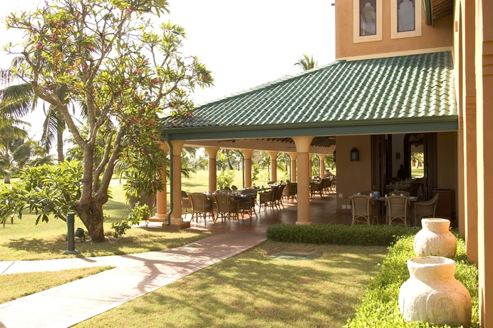 Imagen del bar/restaurante del Hotel Avani Pemba Beach. Foto 4