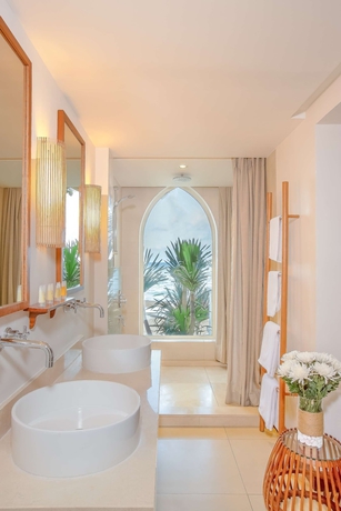 Imagen de la habitación del Hotel Avani Quy Nhon Resort. Foto 17