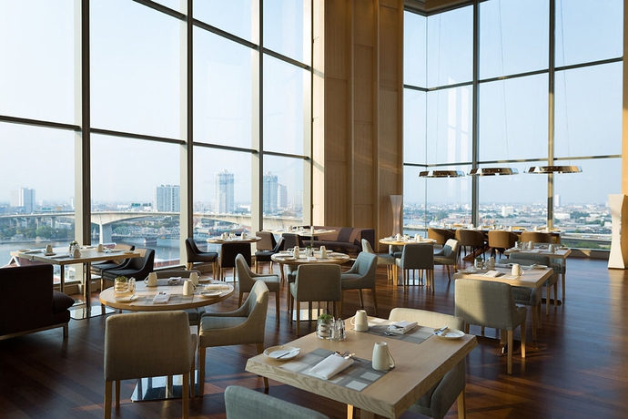 Imagen del bar/restaurante del Hotel Avani+ Riverside Bangkok. Foto 2