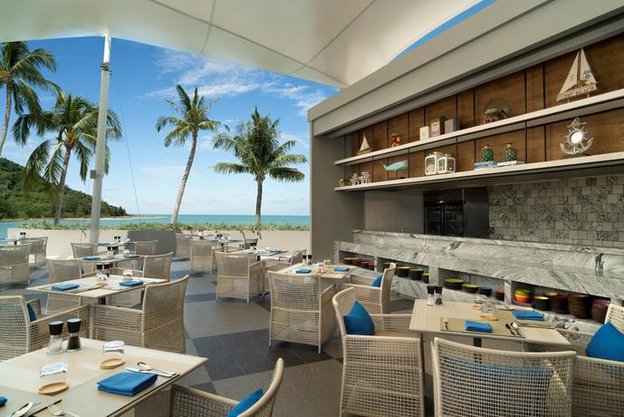 Imagen del bar/restaurante del Hotel Avani+ Samui Resort. Foto 2