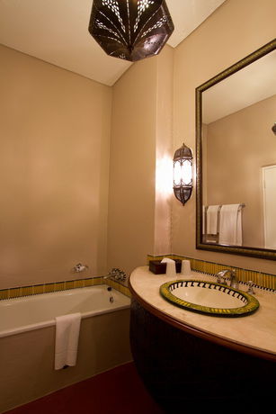 Imagen de la habitación del Hotel Avani Victoria Falls Resort. Foto 3