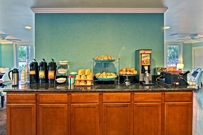 Imagen del bar/restaurante del Hotel Avania Inn Of Santa Barbara. Foto 6