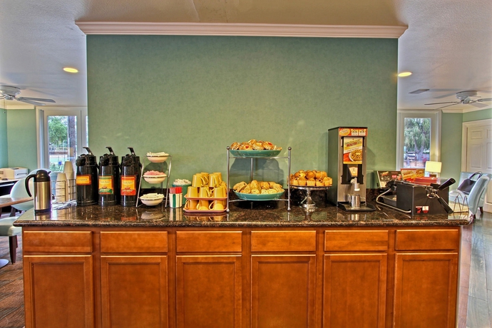 Imagen del bar/restaurante del Hotel Avania Inn Of Santa Barbara. Foto 7