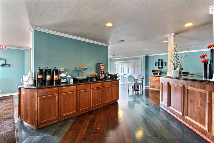 Imagen del bar/restaurante del Hotel Avania Inn Of Santa Barbara. Foto 9