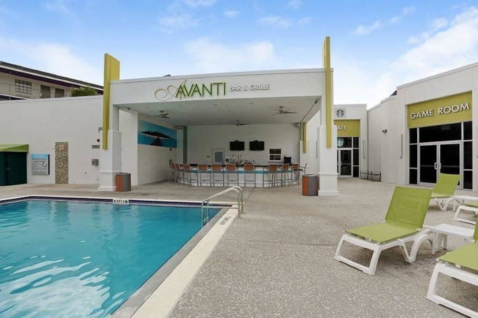 Imagen de la piscina del Hotel Avanti International Resort. Foto 13