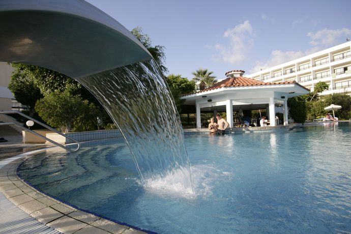 Imagen de la piscina del Hotel Avanti, Paphos. Foto 13