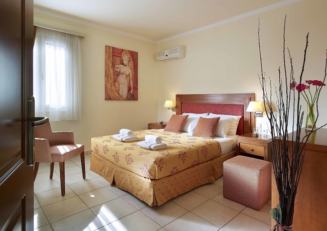 Imagen de la habitación del Hotel Avantis Suites. Foto 5