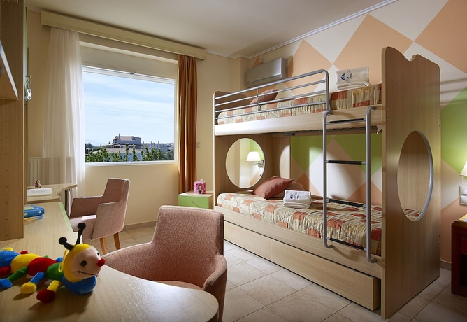 Imagen de la habitación del Hotel Avantis Suites. Foto 7