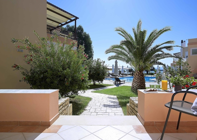 Imagen de la habitación del Hotel Avantis Suites. Foto 10