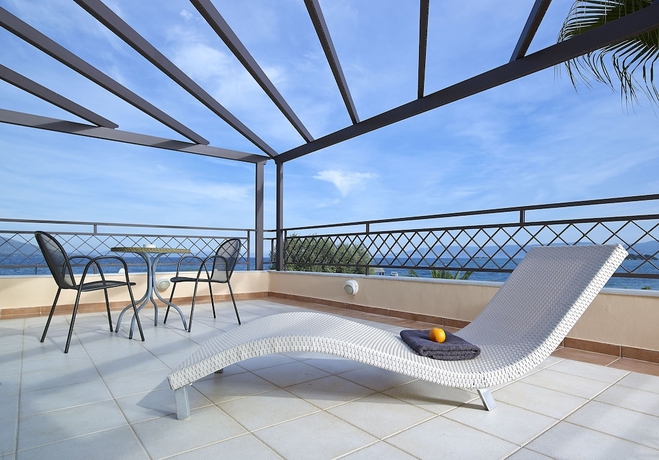 Imagen de la habitación del Hotel Avantis Suites. Foto 15
