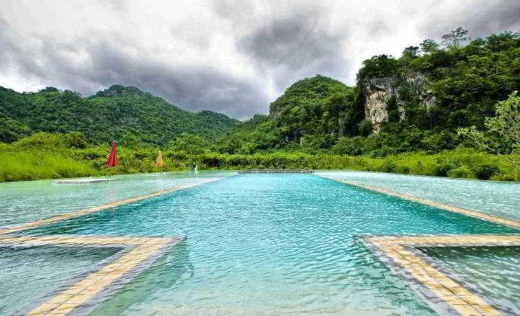 Imagen de la piscina del Hotel Avatar Miracle. Foto 9