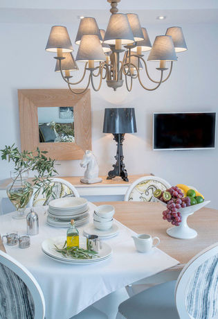 Imagen de los interiores del Hotel Avaton Luxury Beach Resort - Relais and Chateaux. Foto 16