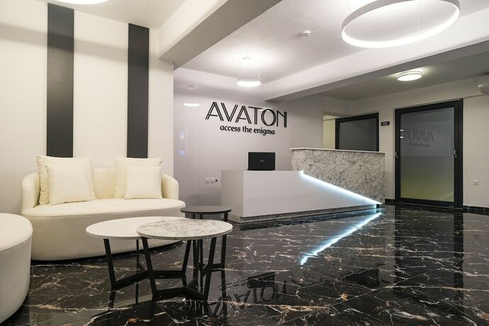 Imagen general del Hotel Avaton Luxury Resort. Foto 4