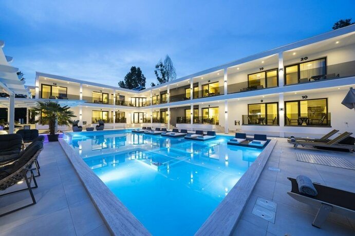 Imagen general del Hotel Avaton Luxury Resort. Foto 6