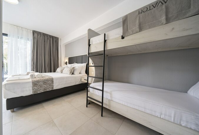 Imagen de la habitación del Hotel Avaton Luxury Resort. Foto 18