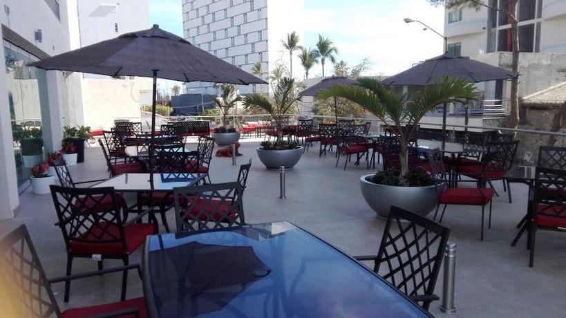 Imagen del bar/restaurante del Hotel Ave Inn. Foto 4