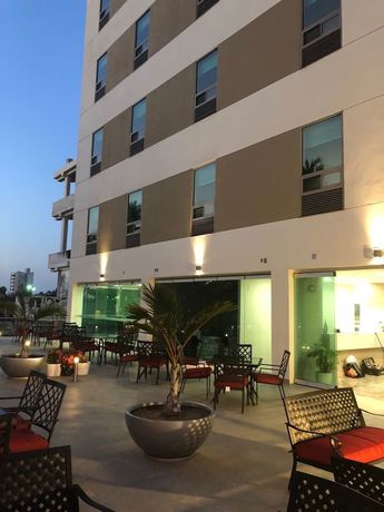 Imagen de los exteriores del Hotel Ave Inn. Foto 13